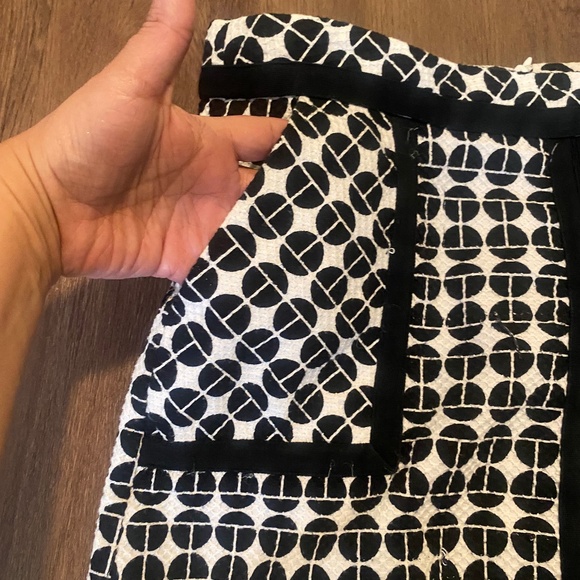 Trina Turk Lined Mini Skirt, Black and White, Size 10 - Picture 3 of 6